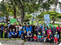 Grupo de personas en un parque